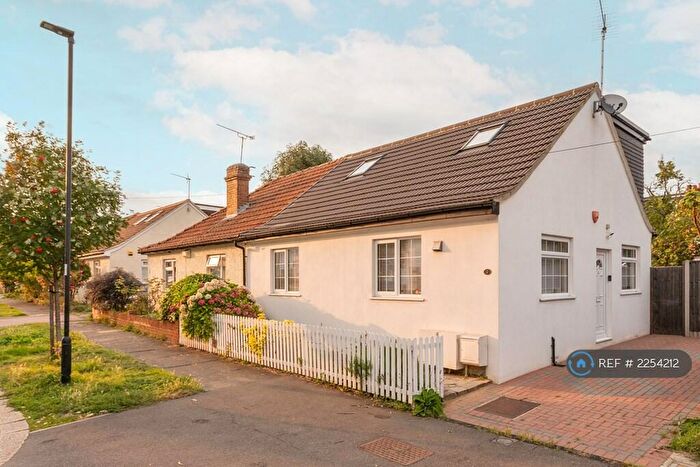 3 Bedroom Semi-Detached House To Rent In Lytton Avenue, London, N13