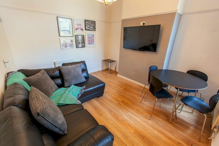 4 Bedroom House To Rent In Adelaide Road, L7