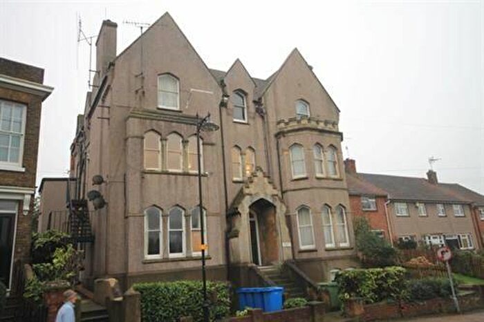 1 Bedroom Flat To Rent In Hillside House, Faversham, Kent, ME13