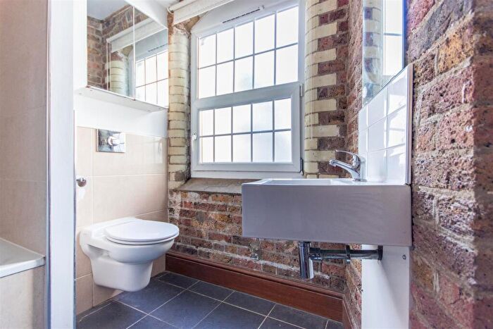 2 Bedroom Apartment To Rent In Prince Of Wales Passage, London, NW1