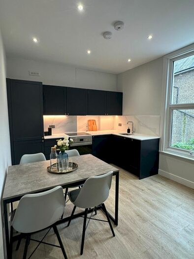 2 Bedroom Flat To Rent In Trinity Rise, London, SW2
