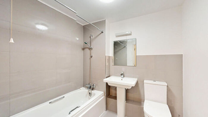 1 Bedroom Flat For Sale In Abbotts Wharf, Stainsby Rd, London, E14