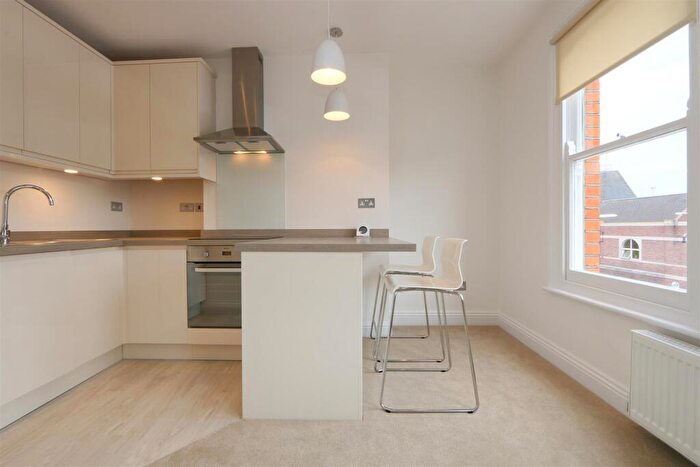 1 Bedroom Flat To Rent In St. John's Hill, London, SW11