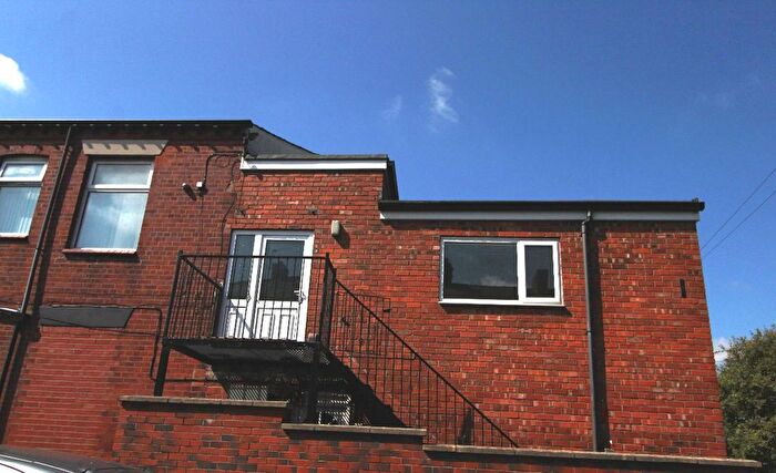 4 Bedroom Flat To Rent In Oxford Street, Chadderton, Oldham, OL9