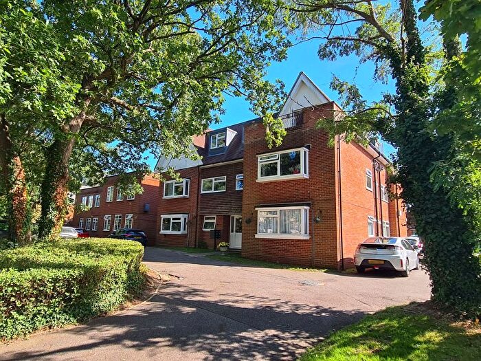 1 Bedroom Flat For Sale In East Lodge, Epsom Road, Leatherhead, Surrey, KT22