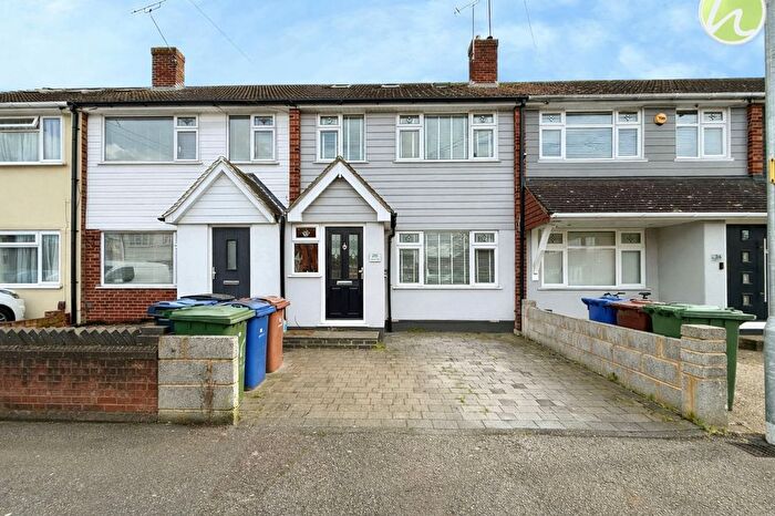 4 Bedroom Terraced House For Sale In Blythe Road, Stanford-Le-Hope, SS17