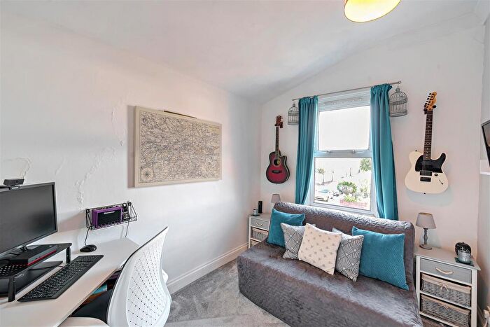3 Bedroom Terraced House For Sale In Miles Road, Mitcham, CR4