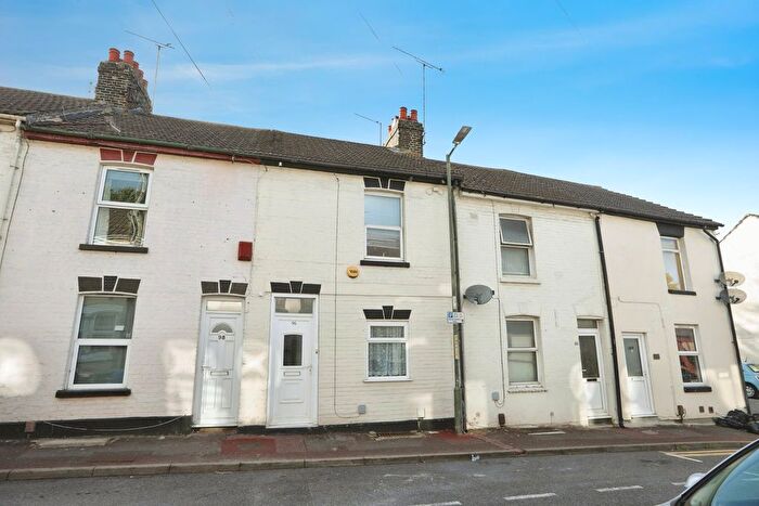 2 Bedroom Terraced House For Sale In Dale Street, Chatham, ME4