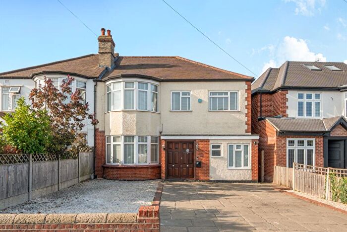 5 Bedroom Semi-Detached House For Sale In Hadley Road, Enfield, EN2