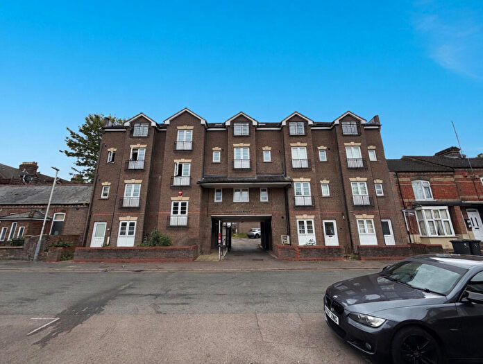 Property For Sale In Kingswood Court Grove Road, Luton, Bedfordshire, LU1