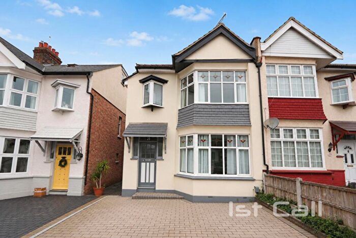 3 Bedroom Semi-Detached House For Sale In Highfield Grove, Westcliff On Sea, SS0