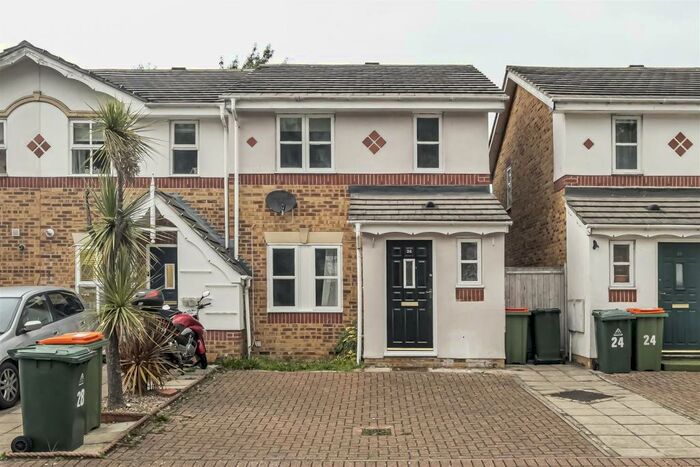 3 Bedroom Semi-Detached House To Rent In Richard House Drive, London, E16