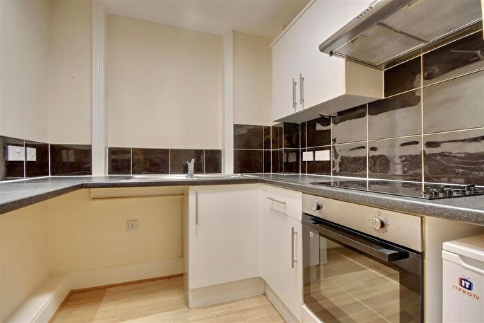 1 Bedroom Flat To Rent In St. Helens Parade, Southsea, PO4