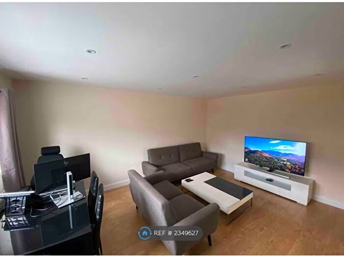 3 Bedroom Flat To Rent In Iveagh Avenue, London, NW10