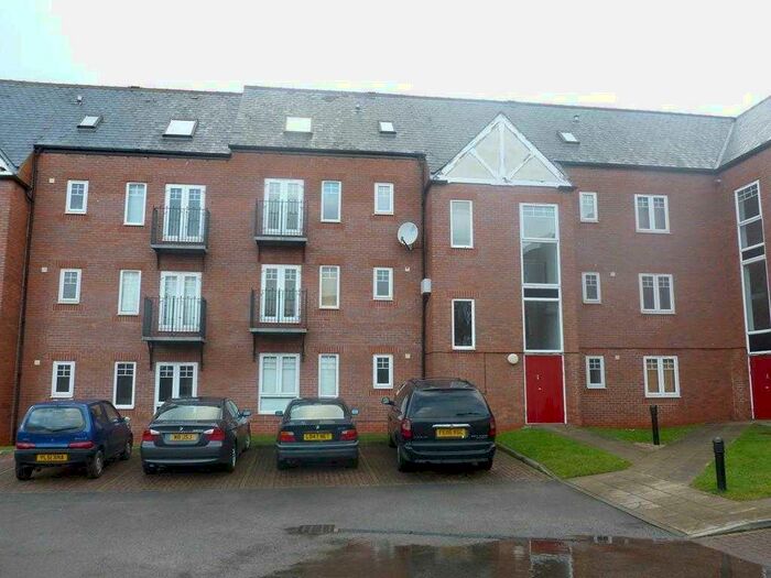 2 Bedroom Apartment To Rent In The Studios, S40