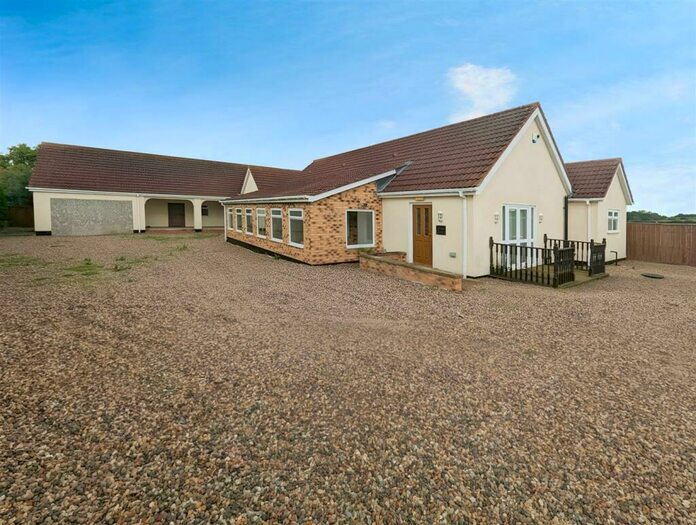 3 Bedroom Bungalow For Sale In Whessoe Road, Darlington, DL3