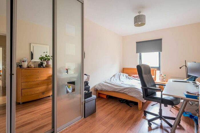 2 Bedroom Flat To Rent In Park View Court, Bow, London, E3