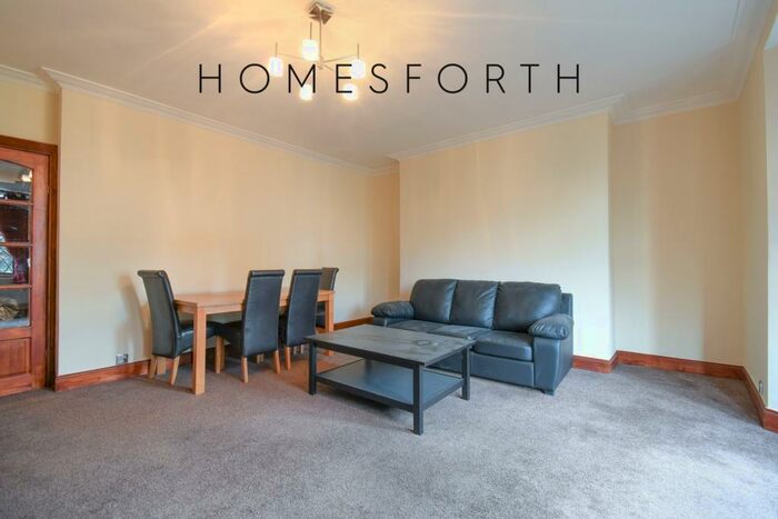 3 Bedroom Flat To Rent In Wendover Court, Finchley Road, NW2