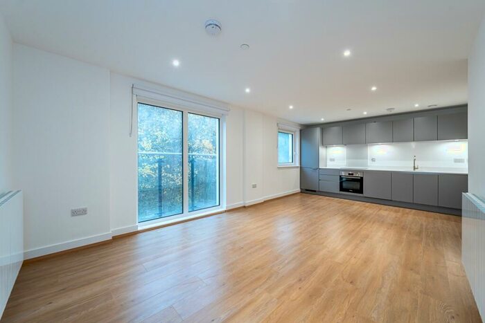 2 Bedroom Apartment To Rent In Well Farm Road Whyteleafe, CR3