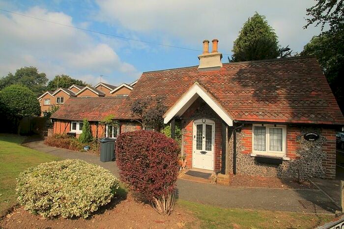 2 Bedroom Cottage To Rent In Bedroom Detached Cottage In Coulsdon, CR5