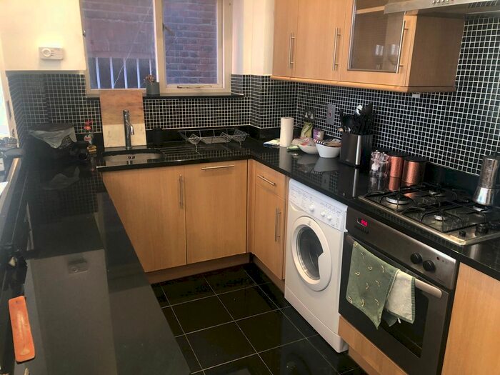 2 Bedroom Flat To Rent In Coolhurst Road, London, N8