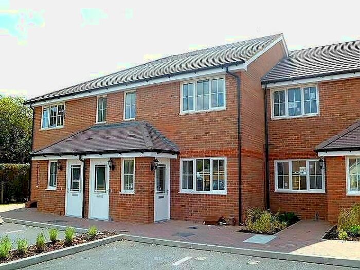 1 Bedroom Flat To Rent In Hanover Close, Station Cresent, Ashford, Middlesex TW15