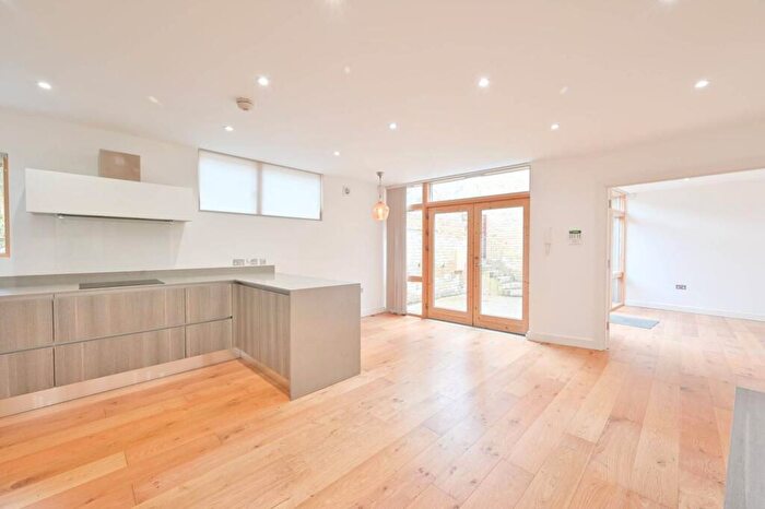 3 Bedroom House To Rent In Moray Mews, Finsbury Park, London, N7