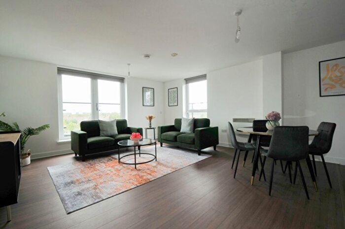 3 Bedroom Flat To Rent In Worrall Street, Salford, M5