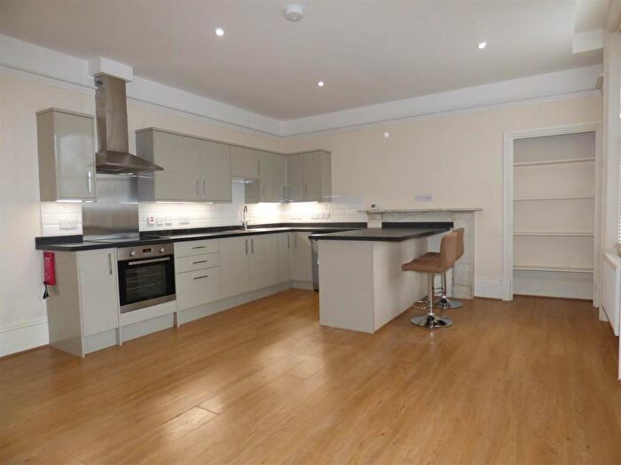 2 Bedroom Flat To Rent In High Street, Rochester, ME1