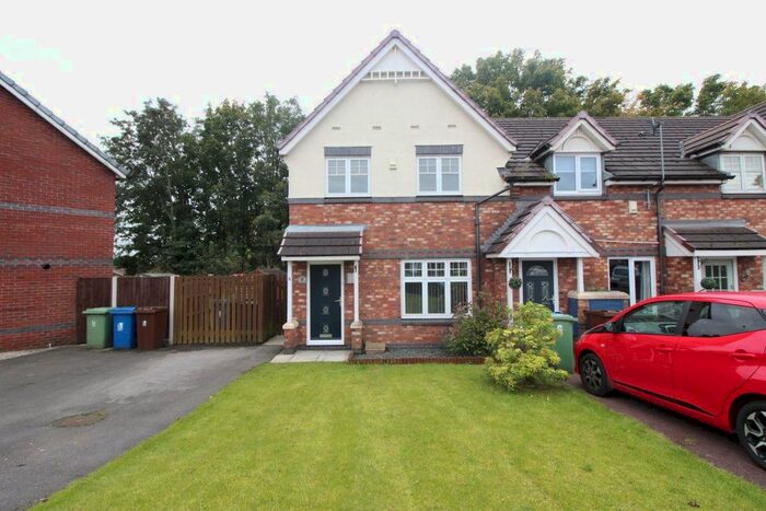 3 Bedroom Town House To Rent In Torside Close, Hindley, Wigan, WN2