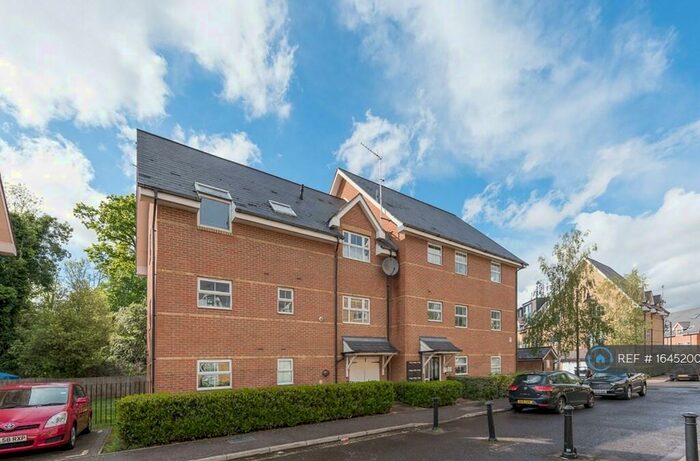 2 Bedroom Flat To Rent In Hayes Grove, London, SE22