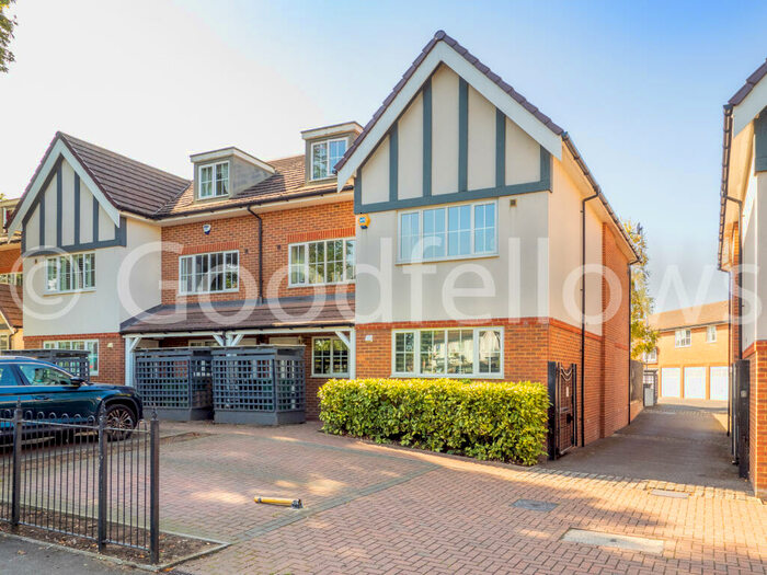 4 Bedroom Semi-Detached House To Rent In Cuddington Avenue, Worcester Park, Surrey, KT4