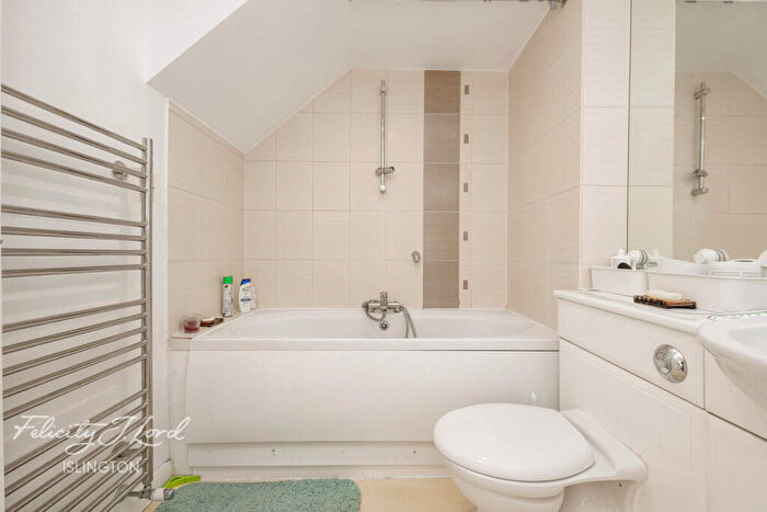 2 Bedroom Mews For Sale In Culford Mews, London, N1