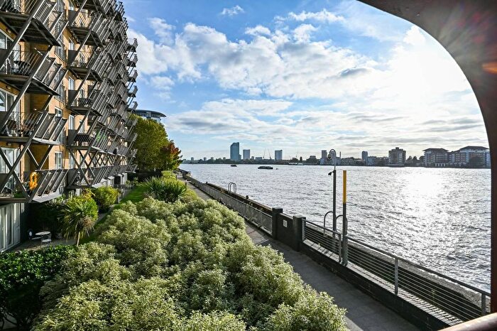 2 Bedroom Flat To Rent In Seacon Tower, Docklands, London, E14