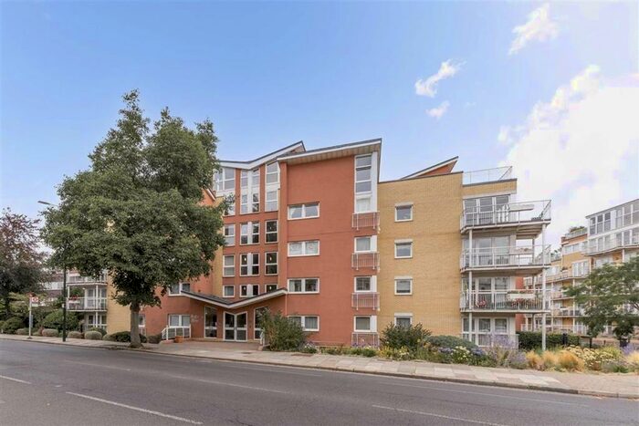 2 Bedroom Flat To Rent In Twickenham Road, Teddington, TW11