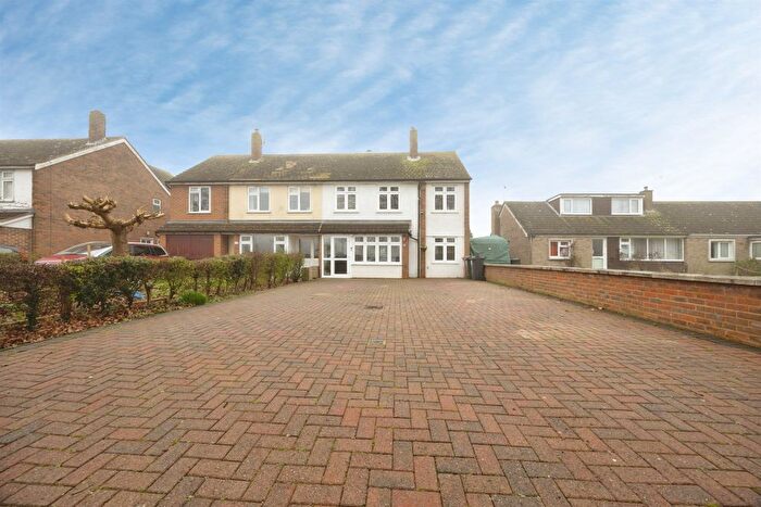 4 Bedroom Semi Detached House For Sale In The Ridge, Kennington, Ashford, TN24