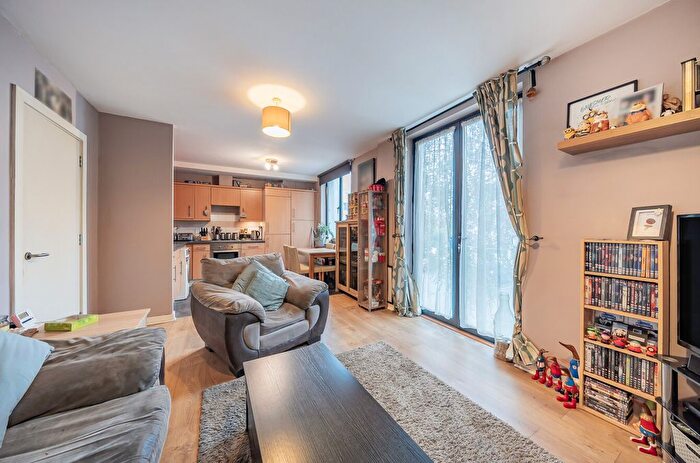 1 Bedroom Flat For Sale In Barton Court, Godstone Road, Whyteleafe, CR3