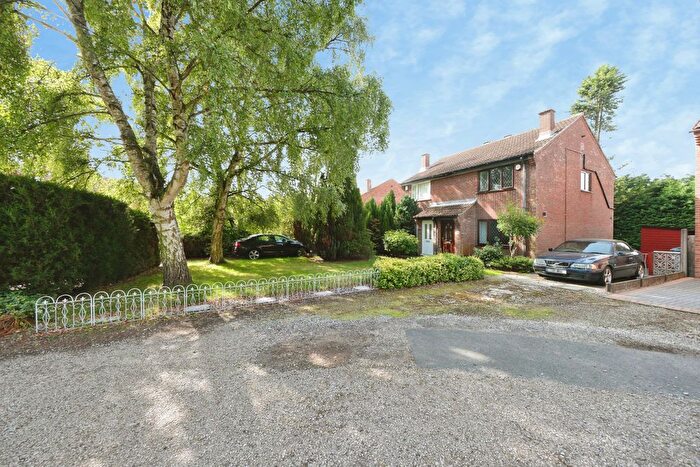 2 Bedroom Semi-Detached House For Sale In Hall Close, Mansfield, NG21