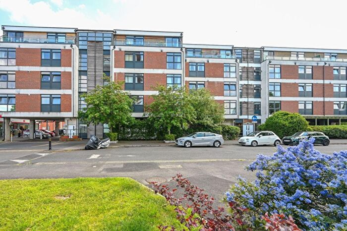 2 Bedroom Flat For Sale In Aits View, Victoria Avenue, West Molesey, KT8