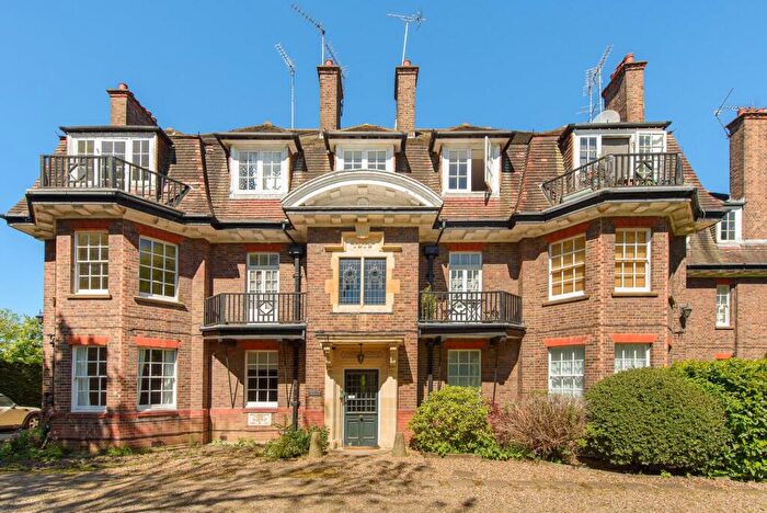 2 Bedroom Flat For Sale In The Drive, West Finchley, London, N3