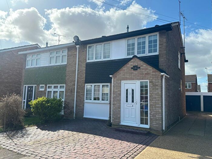 3 Bedroom Semi Detached House To Rent In Hazelwood, Linford, SS17
