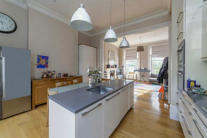 2 Bedroom Flat To Rent In Grove Park, London, SE5