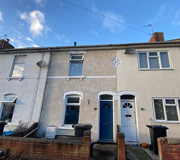 2 Bedroom Terraced House For Sale In Redcliffe Street, Rodbourne, Swindon, SN2