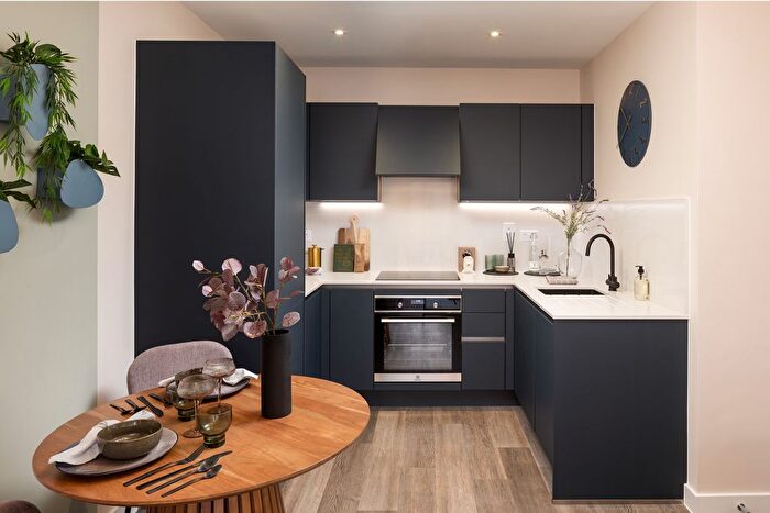 1 Bedroom Flat For Sale In "Chiseldon" At Canalside, Peglars Way, Wichelstowe, Swindon, SN1