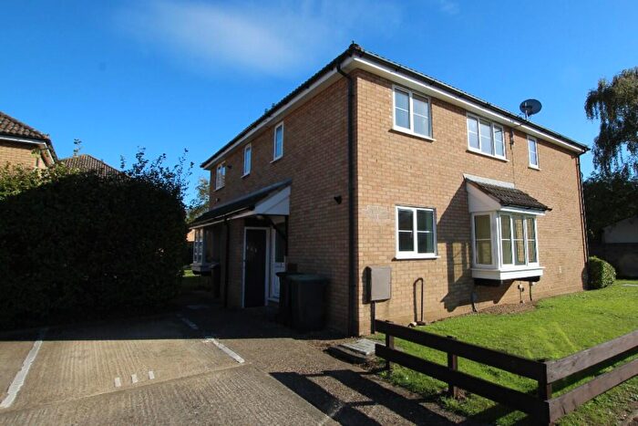 2 Bedroom Cluster House For Sale In Laburnum Road, Sandy, Bedfordshire, SG19