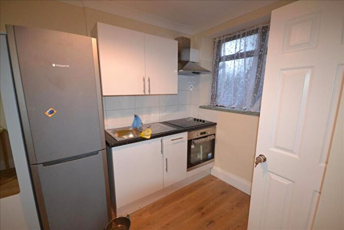 Studio To Rent In Stag Lane, London, NW9