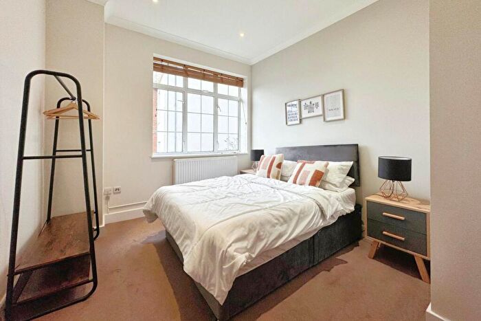 2 Bedroom Apartment To Rent In Broad Street, Wokingham, RG40