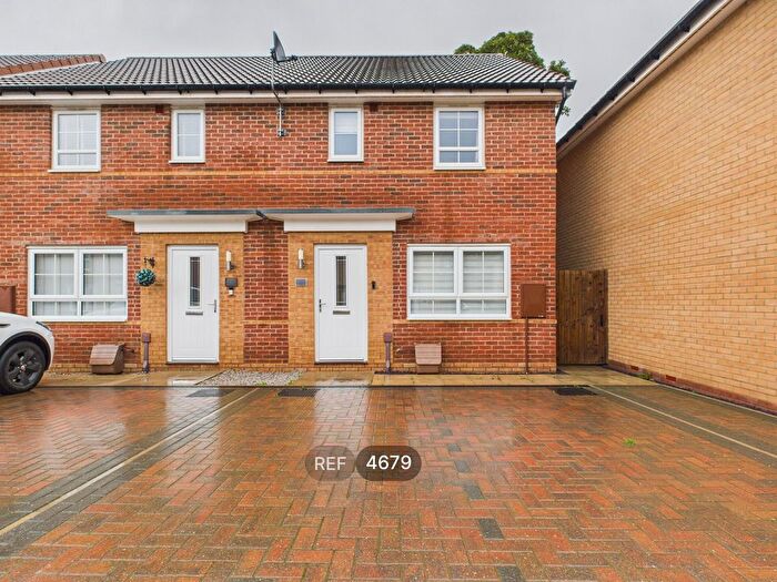 3 Bedroom Semi-Detached House To Rent In , Broad Avenue, Hessle, HU13