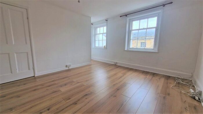 2 Bedroom Flat To Rent In Sidmouth Street, Devizes, SN10