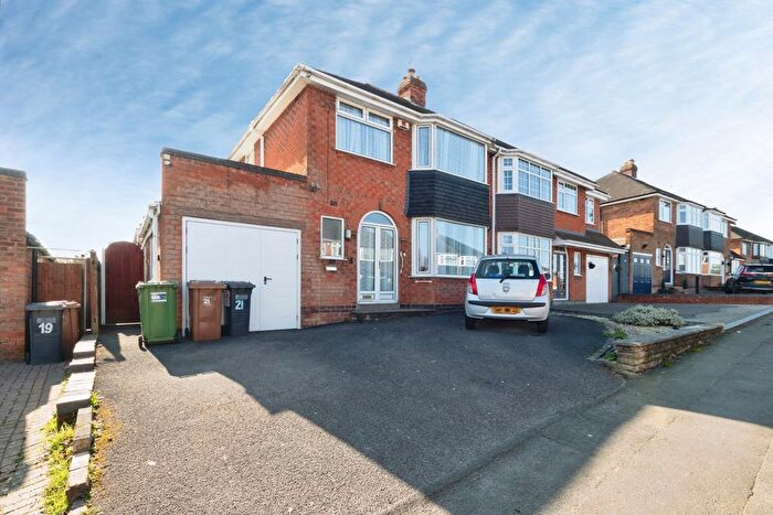 3 Bedroom Semi Detached House For Sale In Chapel Fields Road, Solihull, West Midlands, B92